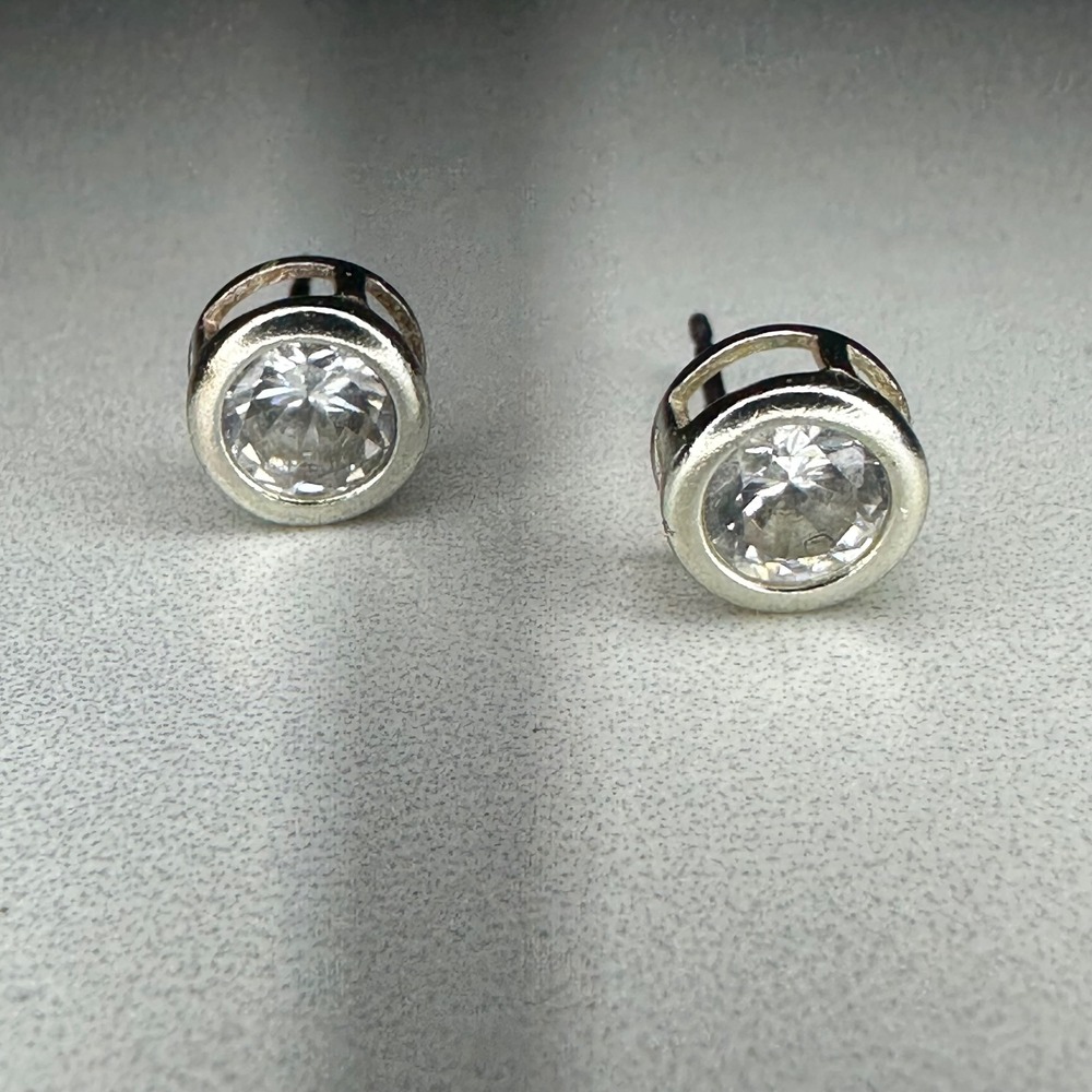 Sparkling Clear Gem Stud Earrings Sterling Silver‎ Bezel Set Casual Glamour 925